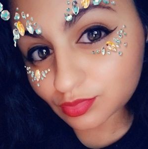 Meet your Posher, Joannie